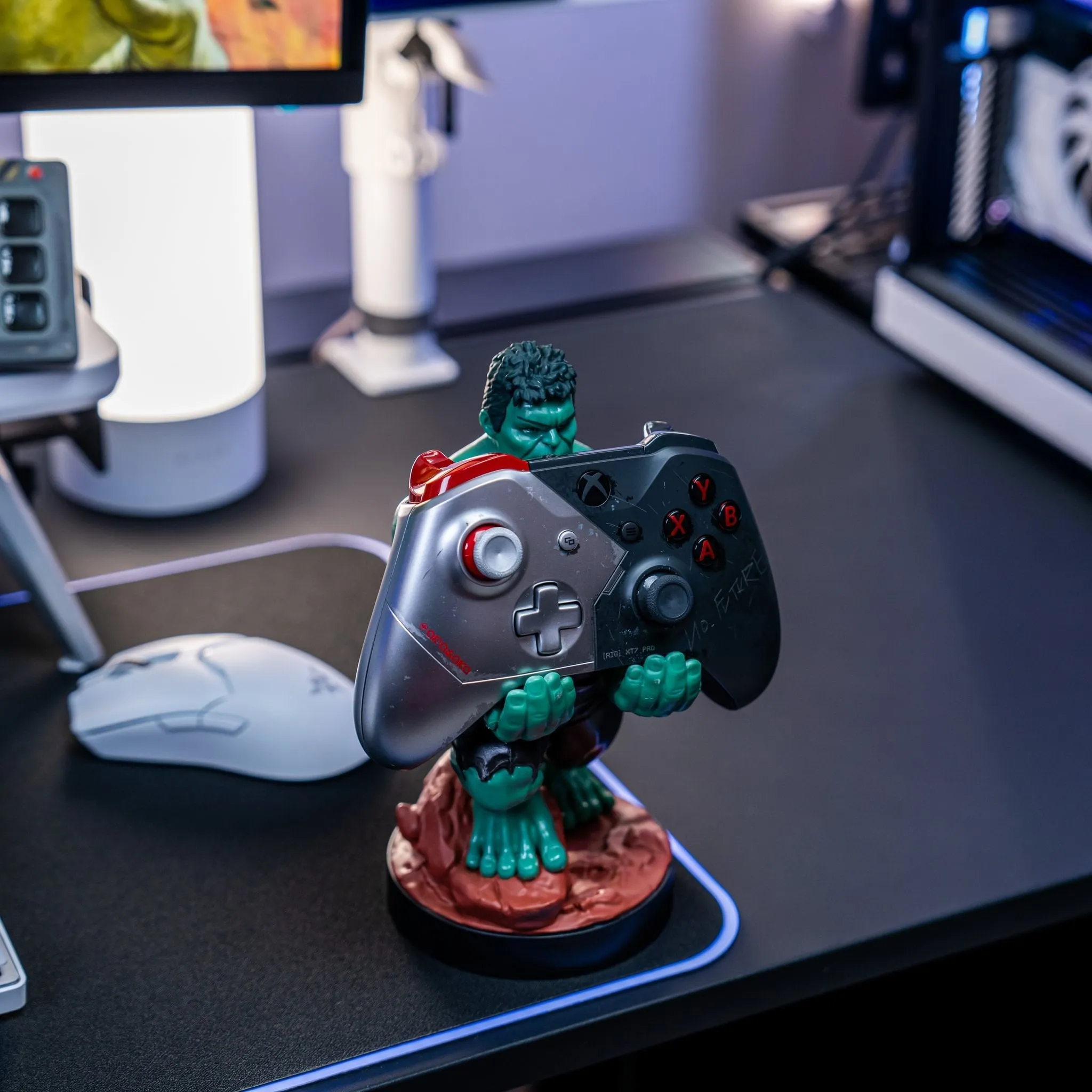 Marvel: Hulk Cable Guys Controller Holder and Phone Stand