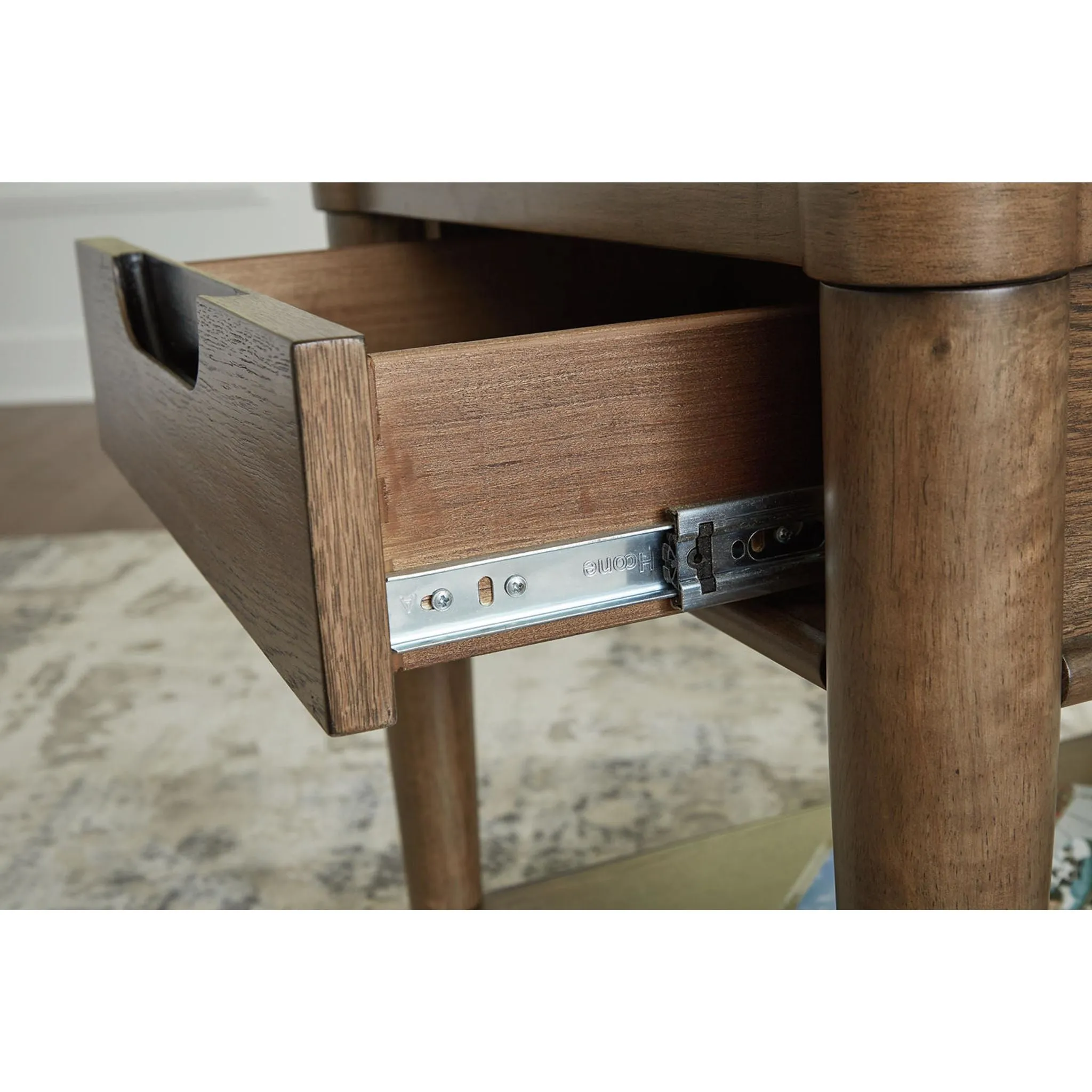 Roanhowe End Table - Brown