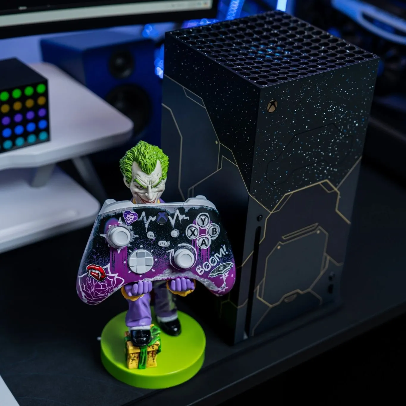 Warner Bros: Joker Cable Guys Original Controller and Phone Holder